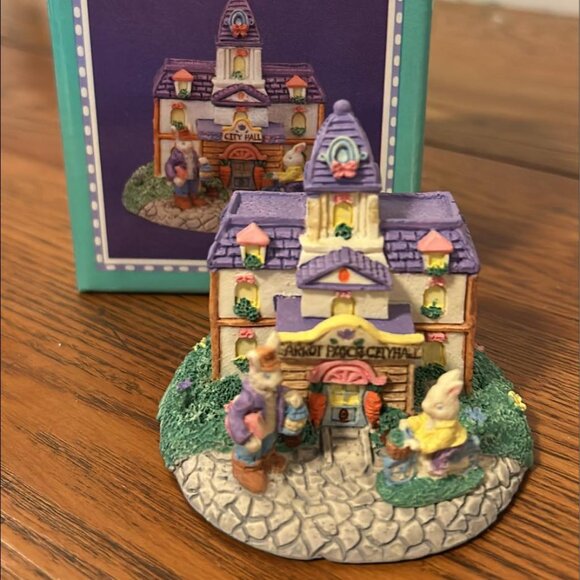 VINTAGE 1994 CARROT PATCH COLLECTION " CITY HALL " EASTER DECORATION  IN BOX - Picture 1 of 2